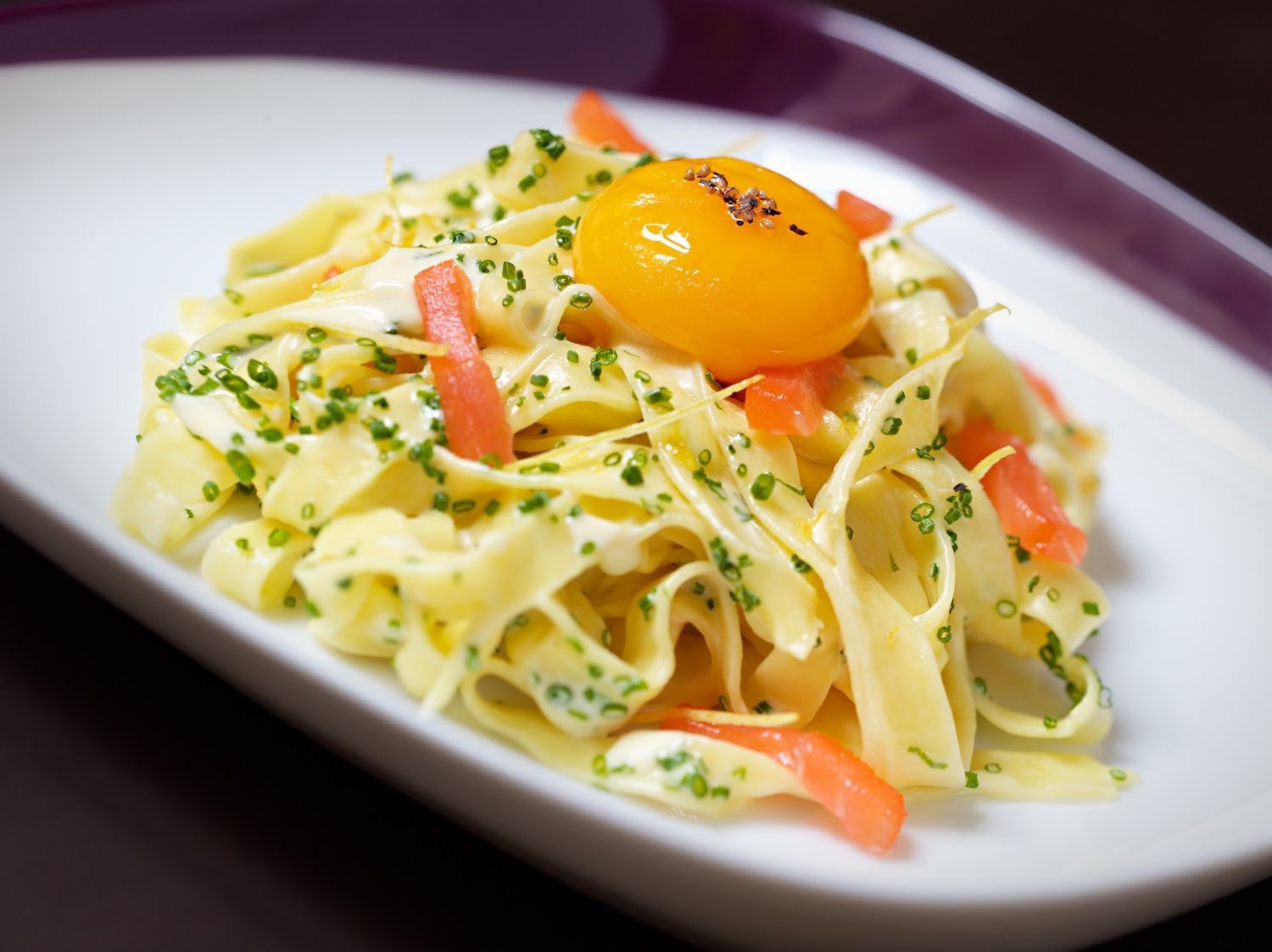Tagliatelles carbonara, lardons de saumon fumé